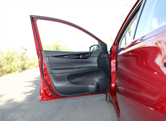 骐达TIIDA 2020款 1.6L CVT智享版 车厢座椅   前门板