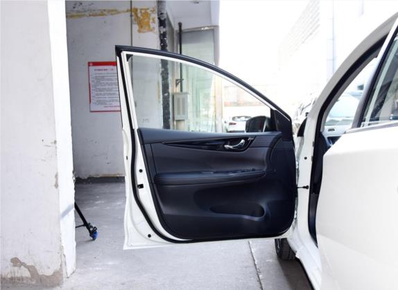 骐达TIIDA 2020款 1.6L CVT智尊版 车厢座椅   前门板