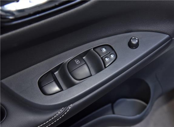 骐达TIIDA 2020款 1.6L CVT智尊版 车厢座椅   门窗控制