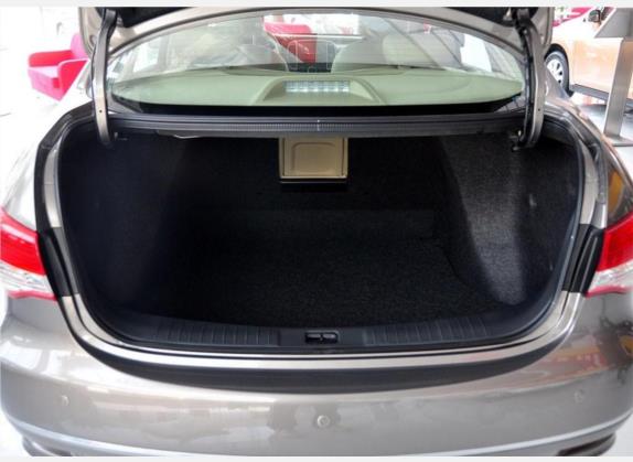 轩逸 2009款 1.6XL 自动豪华天窗版 车厢座椅   后备厢