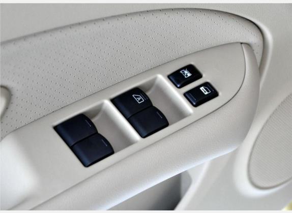 轩逸 2009款 1.6XL 自动豪华天窗版 车厢座椅   门窗控制