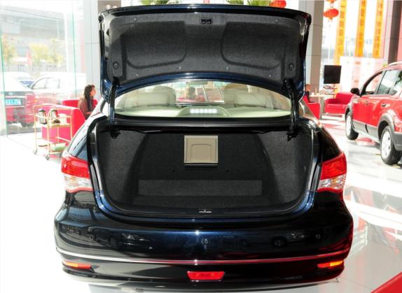 轩逸 2009款 2.0XL CVT科技版 车厢座椅   后备厢