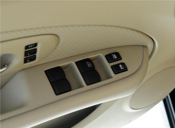 轩逸 2009款 2.0XL CVT科技版 车厢座椅   门窗控制