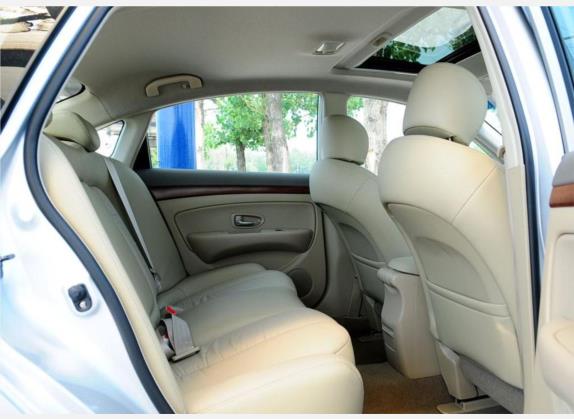 轩逸 2009款 2.0XL CVT科技天窗版 车厢座椅   后排空间