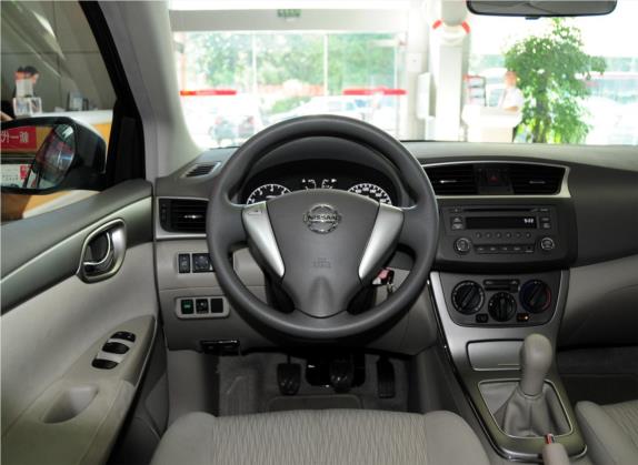 轩逸 2012款 1.6XE 手动舒适版 中控类   驾驶位