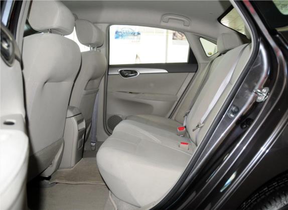 轩逸 2012款 1.6XE 手动舒适版 车厢座椅   后排空间