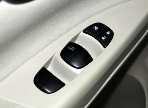 轩逸 2012款 1.6XE 手动舒适版 车厢座椅   门窗控制