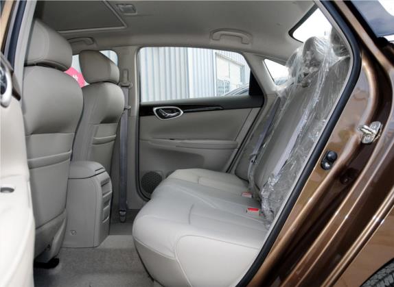 轩逸 2012款 1.6XL 手动豪华版 车厢座椅   后排空间