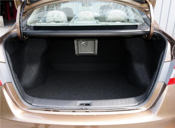 轩逸 2012款 1.6XL 手动豪华版 车厢座椅   后备厢