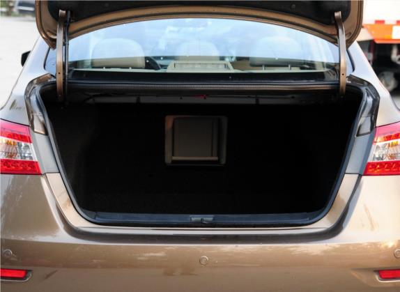 轩逸 2012款 1.6XL CVT豪华版 车厢座椅   后备厢