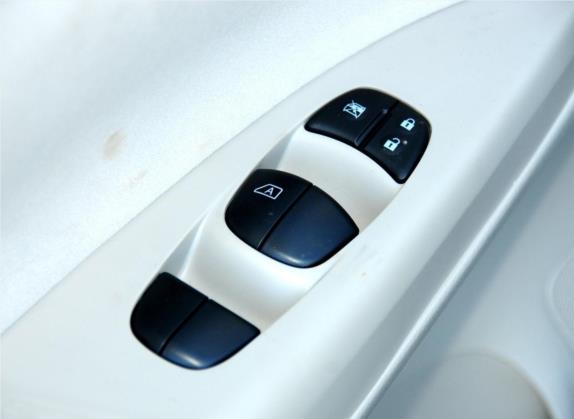 轩逸 2012款 1.8XE CVT舒适版 车厢座椅   门窗控制