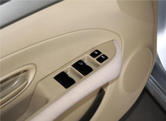 轩逸 2012款 经典 1.6XE 手动舒适版 车厢座椅   门窗控制