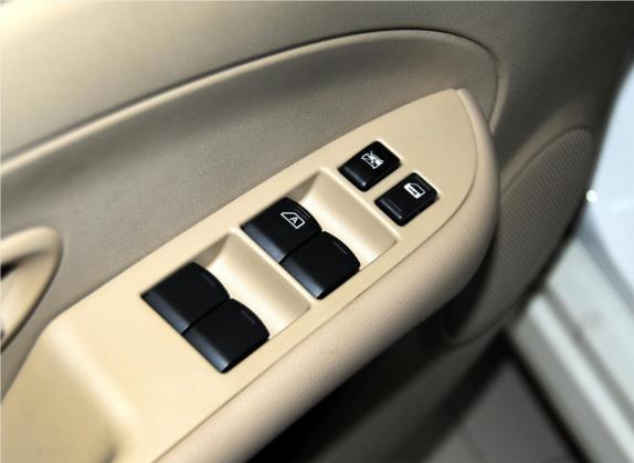 轩逸 2012款 经典 1.6XL 手动豪华版 车厢座椅   门窗控制