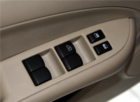 轩逸 2012款 经典 1.6XL 自动豪华版 车厢座椅   门窗控制