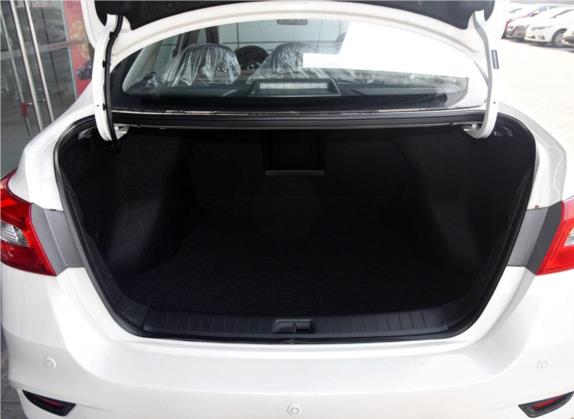 轩逸 2016款 1.6XL 手动豪华版 车厢座椅   后备厢