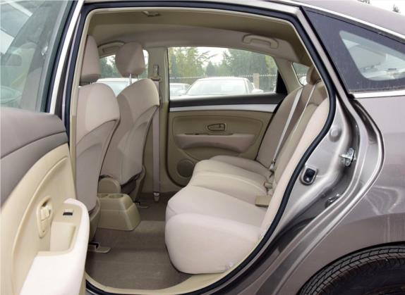 轩逸 2016款 经典 1.6XE 自动舒适版 车厢座椅   后排空间