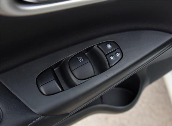 轩逸 2018款 1.6XL 手动豪华版 车厢座椅   门窗控制