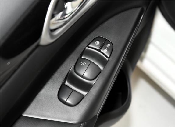 轩逸 2018款 1.6XV+ CVT智尊版 车厢座椅   门窗控制
