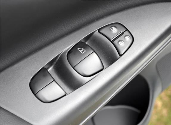 轩逸 2018款 1.8XV CVT智尊版 车厢座椅   门窗控制