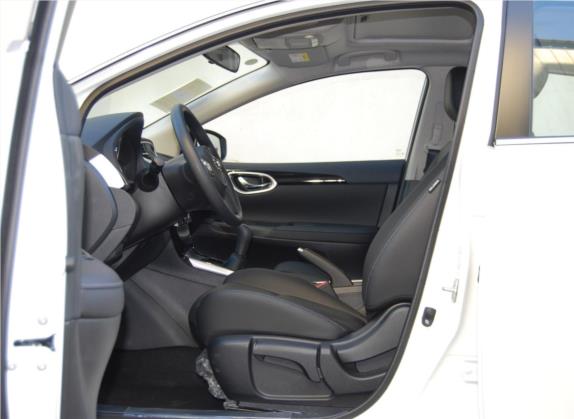 轩逸 2019款 1.6XL 手动豪华版 国V 车厢座椅   前排空间