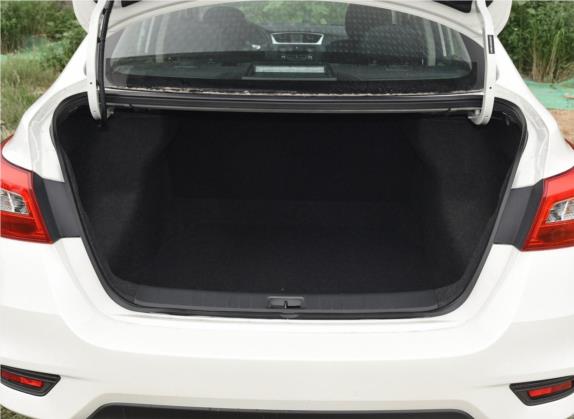 轩逸 2019款 经典 1.6XE CVT舒适版 车厢座椅   后备厢