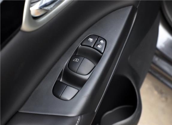 轩逸 2019款 经典 1.6XL 手动豪华版 车厢座椅   门窗控制