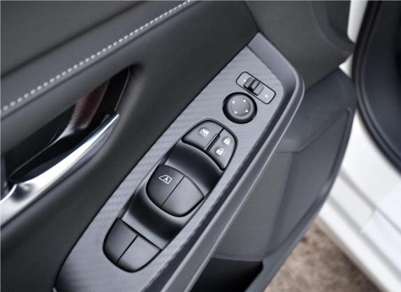 轩逸 2020款 1.6L XE 手动舒享版 车厢座椅   门窗控制