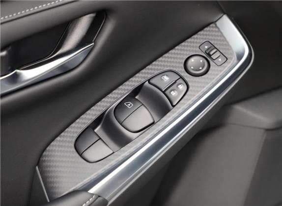 轩逸 2020款 1.6L XL 手动悦享版 车厢座椅   门窗控制
