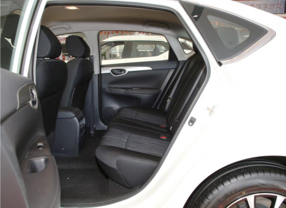 轩逸 2021款 经典 1.6XE 手动舒适版 车厢座椅   后排空间