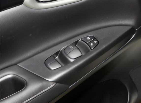 轩逸 2021款 经典 1.6XL 手动豪华版 车厢座椅   门窗控制
