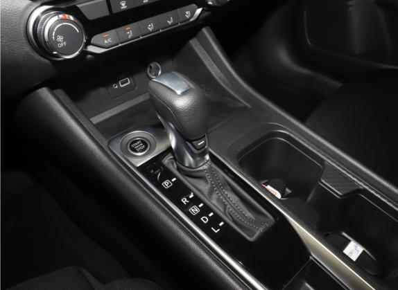 轩逸 2021款 1.6L XE CVT舒享版 中控类   挡把