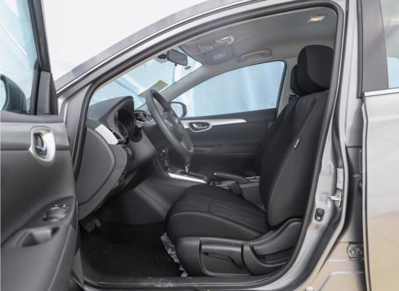 轩逸 2022款 经典 1.6XE CVT舒适版 车厢座椅   前排空间