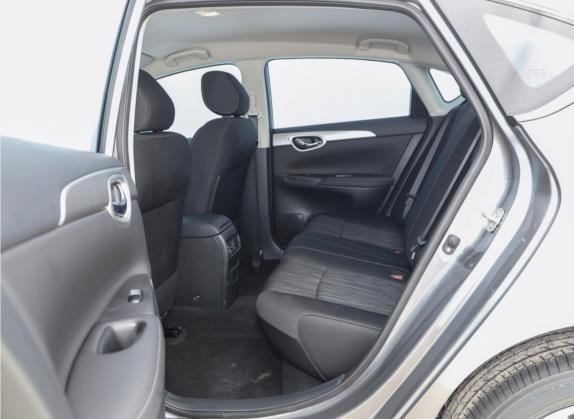 轩逸 2022款 经典 1.6XE CVT舒适版 车厢座椅   后排空间