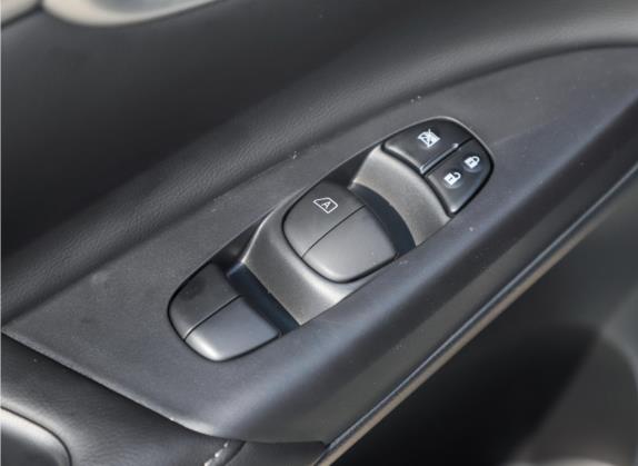轩逸 2022款 经典 1.6XE CVT舒适版 车厢座椅   门窗控制