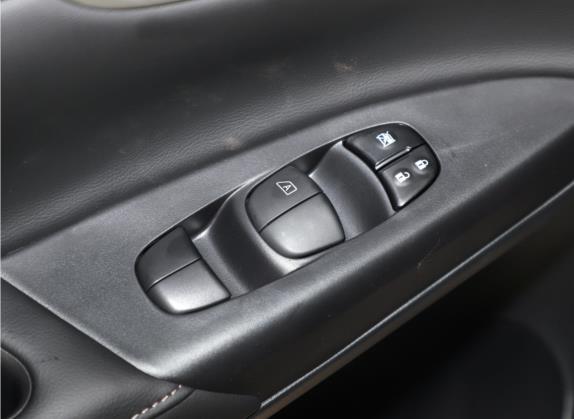 轩逸 2022款 经典 1.6XL CVT豪华版 车厢座椅   门窗控制