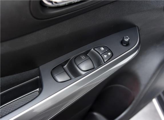 途达 2018款 2.5L 手动两驱精英版 车厢座椅   门窗控制