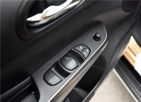 途达 2018款 2.5L 自动四驱豪华版 车厢座椅   门窗控制