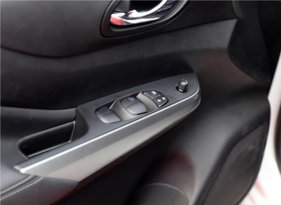 途达 2020款 2.5L XL Upper 4WD 自动四驱豪华版 车厢座椅   门窗控制