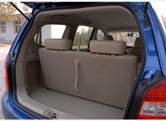 骏逸 2006款 1.8L 自动舒适型 车厢座椅   后备厢