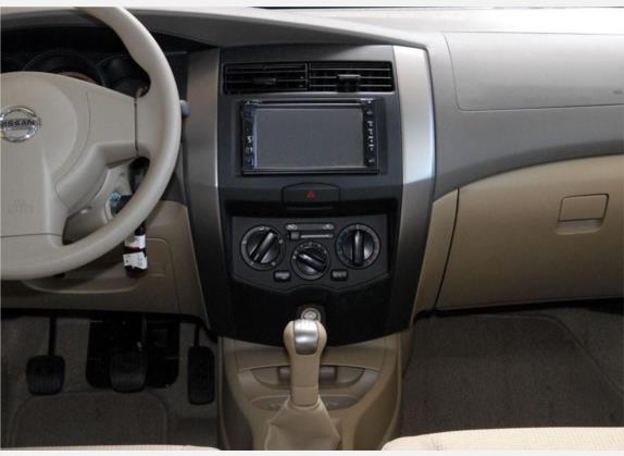 骊威 2007款 1.6L 手动全能型 中控类   中控台