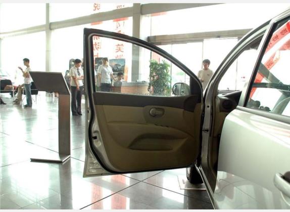 骊威 2008款 1.6L 手动炫能型 车厢座椅   前门板