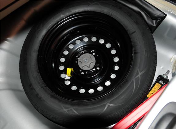 骊威 2010款 劲锐版 1.6L 手动标准型 其他细节类   备胎