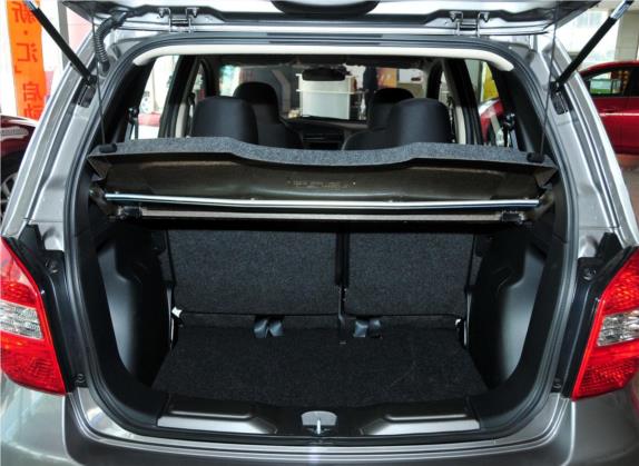 骊威 2010款 劲锐版 1.6L 自动智能型 车厢座椅   后备厢