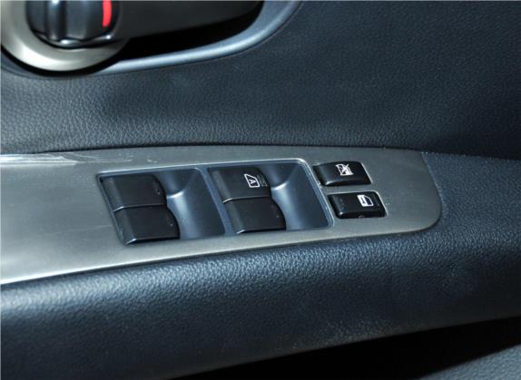 骊威 2010款 劲锐版 1.6L 自动智能型 车厢座椅   门窗控制