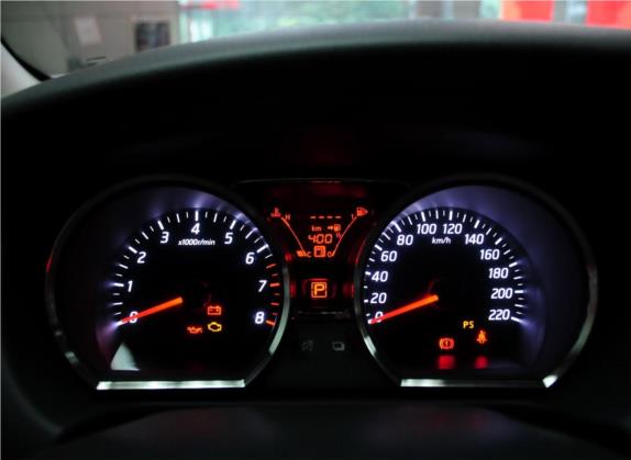 骊威 2013款 1.6XE CVT舒适版 中控类   仪表盘