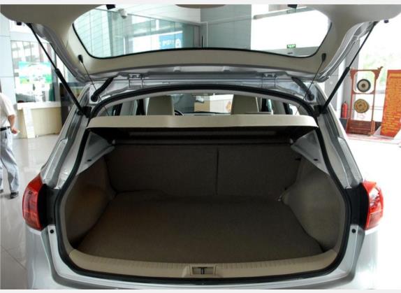 逍客 2008款 20S火 6MT 2WD 车厢座椅   后备厢