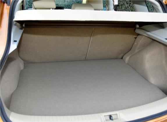逍客 2011款 2.0XV 龙 CVT 4WD 车厢座椅   后备厢