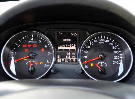 逍客 2011款 2.0XV 龙 CVT 4WD 中控类   仪表盘