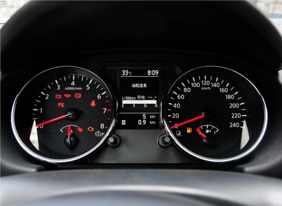 逍客 2012款 1.6XE 风 5MT 2WD 中控类   仪表盘