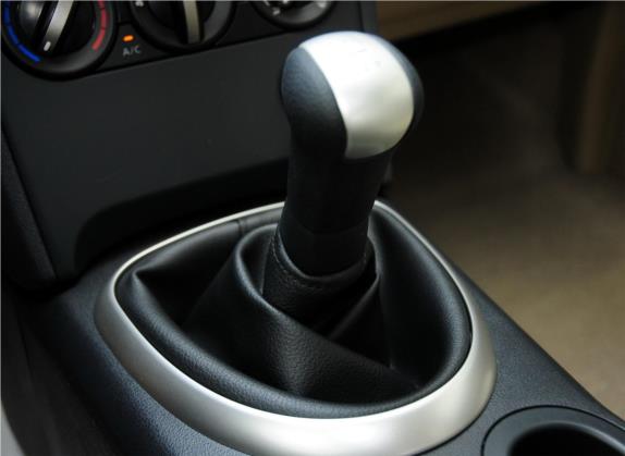 逍客 2012款 1.6XE 风 5MT 2WD 中控类   挡把